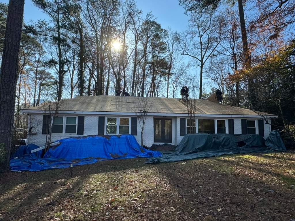 CertainTeed Landmark Pro, Aluminum Seamless Gutter, Gutter Guard on Atlanta home.
